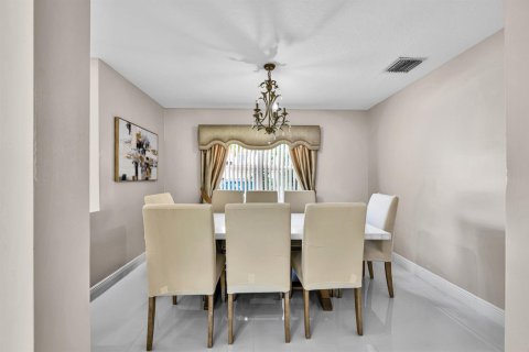 Casa en venta en Lake Worth, Florida, 5 dormitorios, 237.64 m2 № 2384515 - foto 9