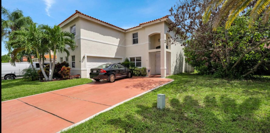 Casa en Lake Worth, Florida 5 dormitorios, 237.64 m2 № 2384515