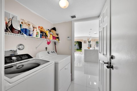 Casa en venta en Lake Worth, Florida, 5 dormitorios, 237.64 m2 № 2384515 - foto 13