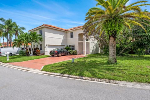 Casa en venta en Lake Worth, Florida, 5 dormitorios, 237.64 m2 № 2384515 - foto 27