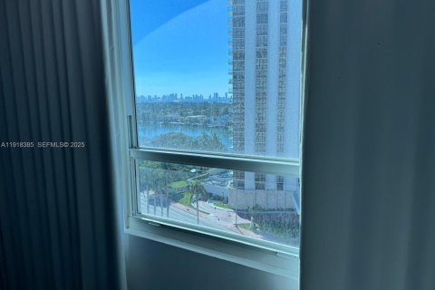 Condo in Miami Beach, Florida  № 2082627 - photo 8