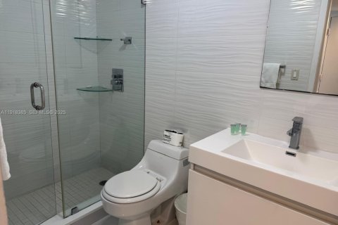 Condo in Miami Beach, Florida  № 2082627 - photo 6