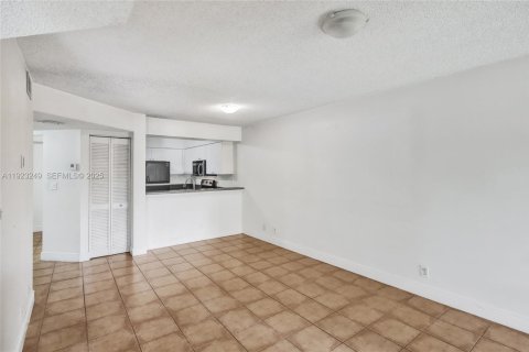 Copropriété à vendre à Miami Lakes, Floride: 2 chambres, 78.97 m2 № 1976920 - photo 19