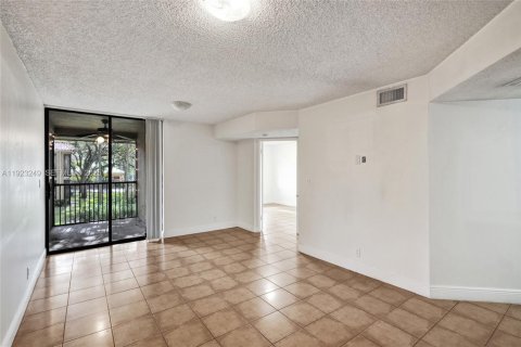 Copropriété à vendre à Miami Lakes, Floride: 2 chambres, 78.97 m2 № 1976920 - photo 14
