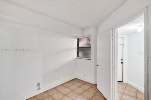 Copropriété à vendre à Miami Lakes, Floride: 2 chambres, 78.97 m2 № 1976920 - photo 9