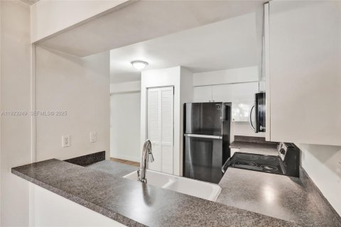 Copropriété à vendre à Miami Lakes, Floride: 2 chambres, 78.97 m2 № 1976920 - photo 12