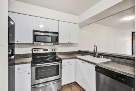 Copropriété à vendre à Miami Lakes, Floride: 2 chambres, 78.97 m2 № 1976920 - photo 1