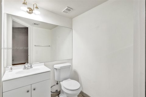 Copropriété à vendre à Miami Lakes, Floride: 2 chambres, 78.97 m2 № 1976920 - photo 18