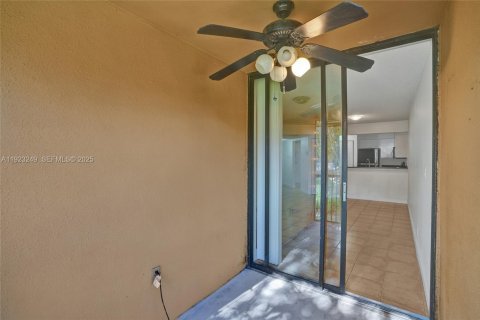 Copropriété à vendre à Miami Lakes, Floride: 2 chambres, 78.97 m2 № 1976920 - photo 30