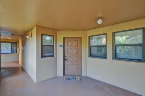 Copropriété à vendre à Miami Lakes, Floride: 2 chambres, 78.97 m2 № 1976920 - photo 2