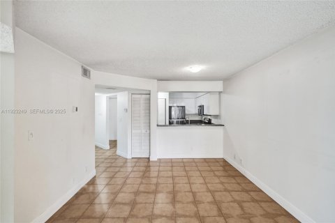 Copropriété à vendre à Miami Lakes, Floride: 2 chambres, 78.97 m2 № 1976920 - photo 17