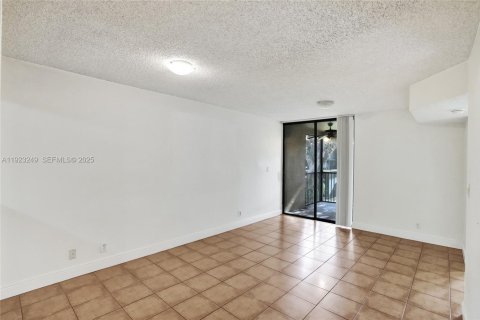 Copropriété à vendre à Miami Lakes, Floride: 2 chambres, 78.97 m2 № 1976920 - photo 11