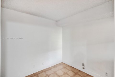 Copropriété à vendre à Miami Lakes, Floride: 2 chambres, 78.97 m2 № 1976920 - photo 6