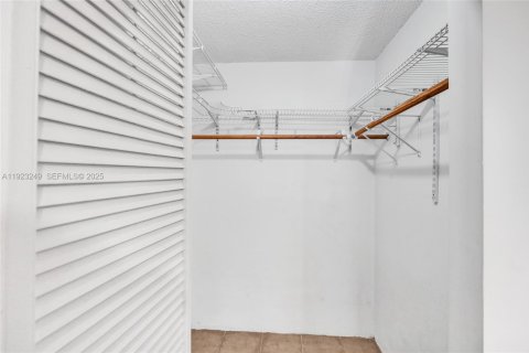 Copropriété à vendre à Miami Lakes, Floride: 2 chambres, 78.97 m2 № 1976920 - photo 24