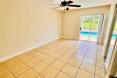 House in Orlando, Florida 3 bedrooms, 124.02 sq.m. № 2233316 - photo 8
