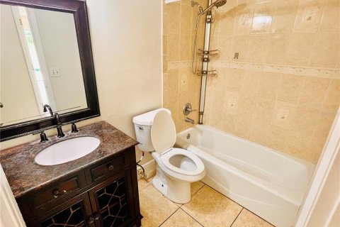 House in Orlando, Florida 3 bedrooms, 124.02 sq.m. № 2233316 - photo 7