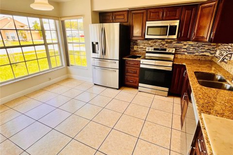 House in Orlando, Florida 3 bedrooms, 124.02 sq.m. № 2233316 - photo 3