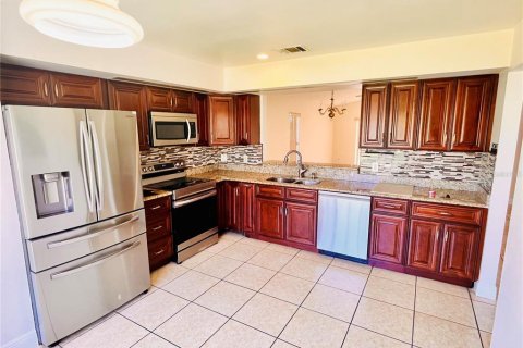 House in Orlando, Florida 3 bedrooms, 124.02 sq.m. № 2233316 - photo 4