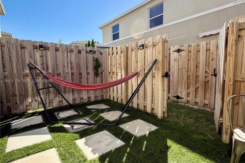 Снять в аренду таунхаус в Флорида-Сити, Флорида 3 спальни, 118.17м2, № 2021984 - фото 17