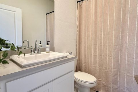 Снять в аренду таунхаус в Флорида-Сити, Флорида 3 спальни, 118.17м2, № 2021984 - фото 16