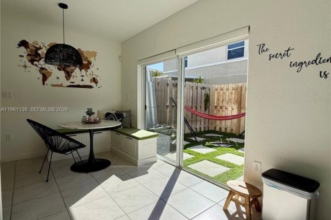 Снять в аренду таунхаус в Флорида-Сити, Флорида 3 спальни, 118.17м2, № 2021984 - фото 7