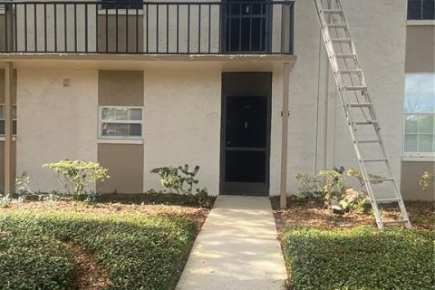 Appartement à louer à Brandon, Floride: 2 chambres, 101.26 m2 № 1841840 - photo 1