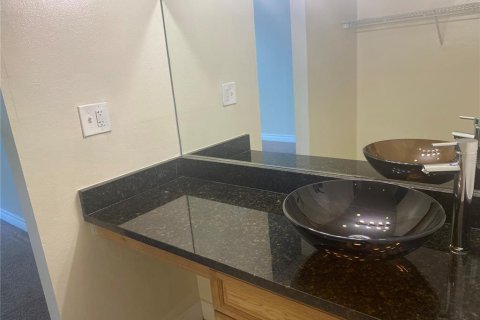 Appartement à louer à Brandon, Floride: 2 chambres, 101.26 m2 № 1841840 - photo 6