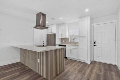House in Orlando, Florida 3 bedrooms, 102.19 sq.m. № 2321131 - photo 5