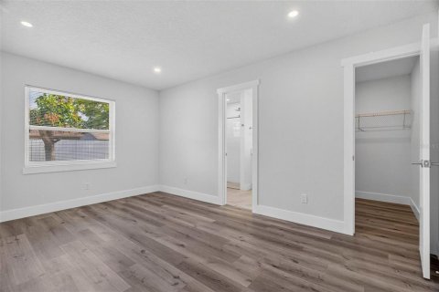 House in Orlando, Florida 3 bedrooms, 102.19 sq.m. № 2321131 - photo 11
