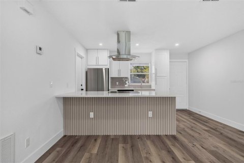 House in Orlando, Florida 3 bedrooms, 102.19 sq.m. № 2321131 - photo 8
