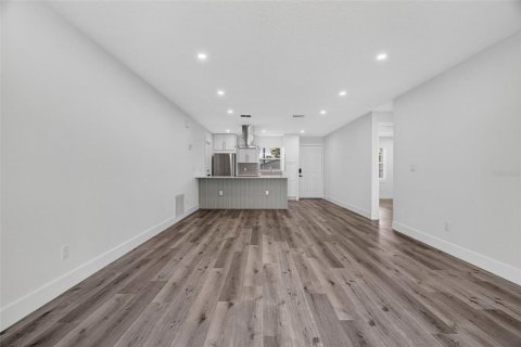 House in Orlando, Florida 3 bedrooms, 102.19 sq.m. № 2321131 - photo 10