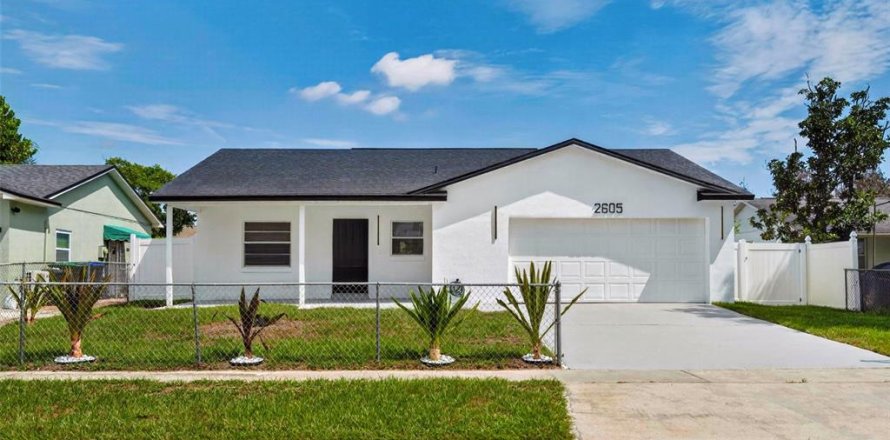 House in Orlando, Florida 3 bedrooms, 102.19 sq.m. № 2321131