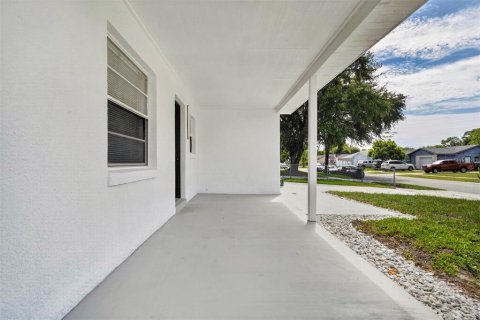 House in Orlando, Florida 3 bedrooms, 102.19 sq.m. № 2321131 - photo 3