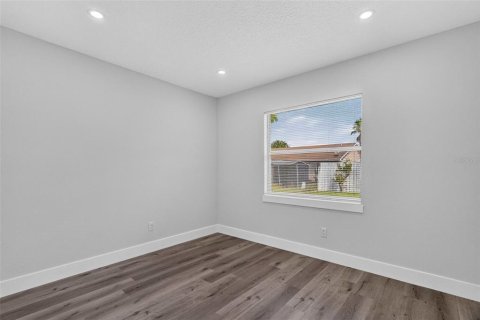 House in Orlando, Florida 3 bedrooms, 102.19 sq.m. № 2321131 - photo 18