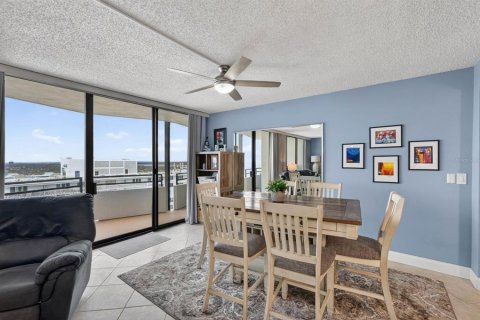 Condo in Daytona Beach, Florida, 2 bedrooms  № 2099888 - photo 15