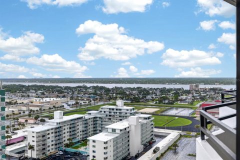 Condo in Daytona Beach, Florida, 2 bedrooms  № 2099888 - photo 28