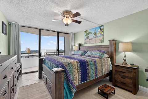 Condo in Daytona Beach, Florida, 2 bedrooms  № 2099888 - photo 16