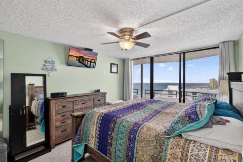 Condo in Daytona Beach, Florida, 2 bedrooms  № 2099888 - photo 18