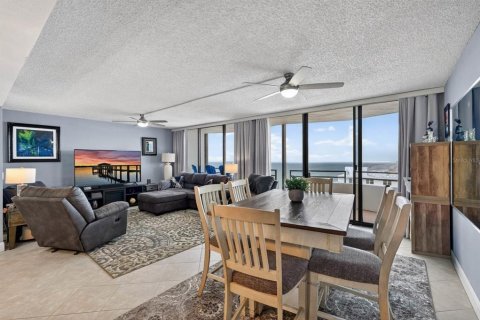 Condo in Daytona Beach, Florida, 2 bedrooms  № 2099888 - photo 9