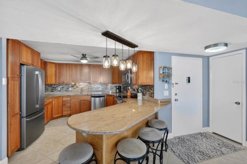 Condo in Daytona Beach, Florida, 2 bedrooms  № 2099888 - photo 14