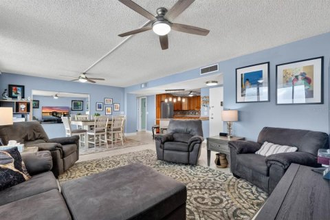 Condo in Daytona Beach, Florida, 2 bedrooms  № 2099888 - photo 7