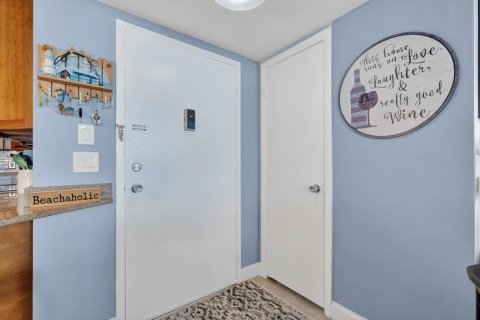 Condo in Daytona Beach, Florida, 2 bedrooms  № 2099888 - photo 4