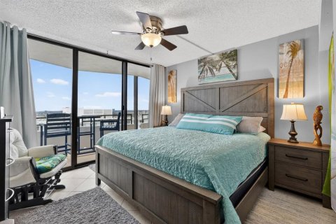 Condo in Daytona Beach, Florida, 2 bedrooms  № 2099888 - photo 23