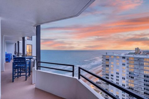 Condo in Daytona Beach, Florida, 2 bedrooms  № 2099888 - photo 27