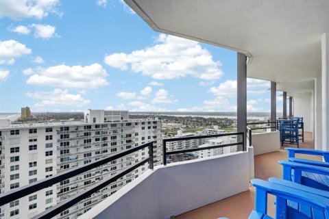 Condo in Daytona Beach, Florida, 2 bedrooms  № 2099888 - photo 29