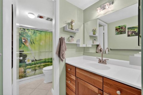 Condo in Daytona Beach, Florida, 2 bedrooms  № 2099888 - photo 20