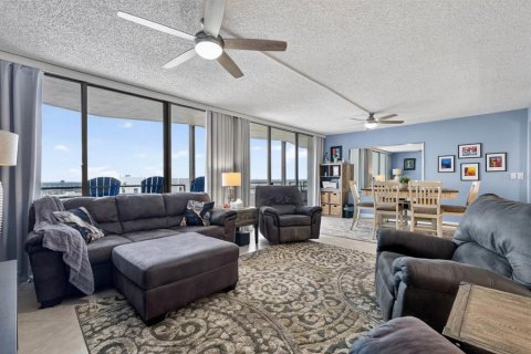 Condo in Daytona Beach, Florida, 2 bedrooms  № 2099888 - photo 8