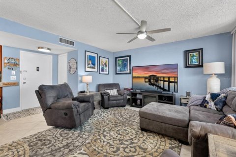 Condo in Daytona Beach, Florida, 2 bedrooms  № 2099888 - photo 6