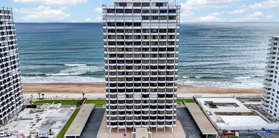 Condo in Daytona Beach, Florida, 2 bedrooms  № 2099888