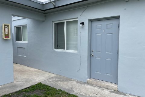 Villa ou maison à louer à Opa-locka, Floride: 1 chambre, 53.33 m2 № 1221391 - photo 1